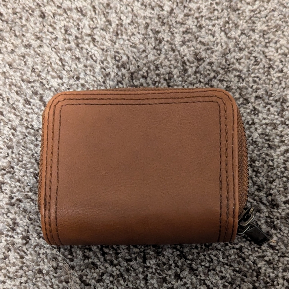Universal Thread wallet Camel leather